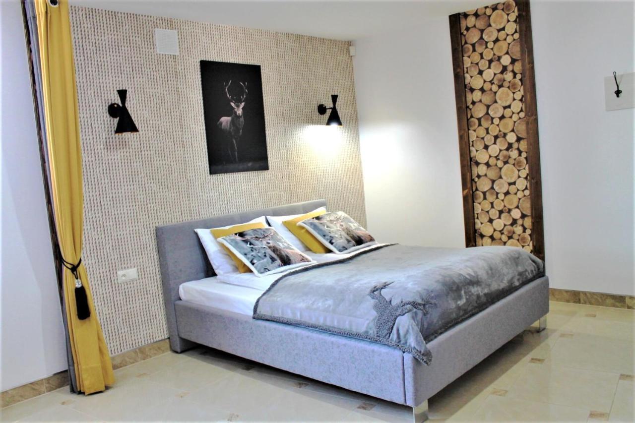 Bialy Jelen Z Basenem I Jacuzzi Bed & Breakfast Ostrowsko Екстериор снимка