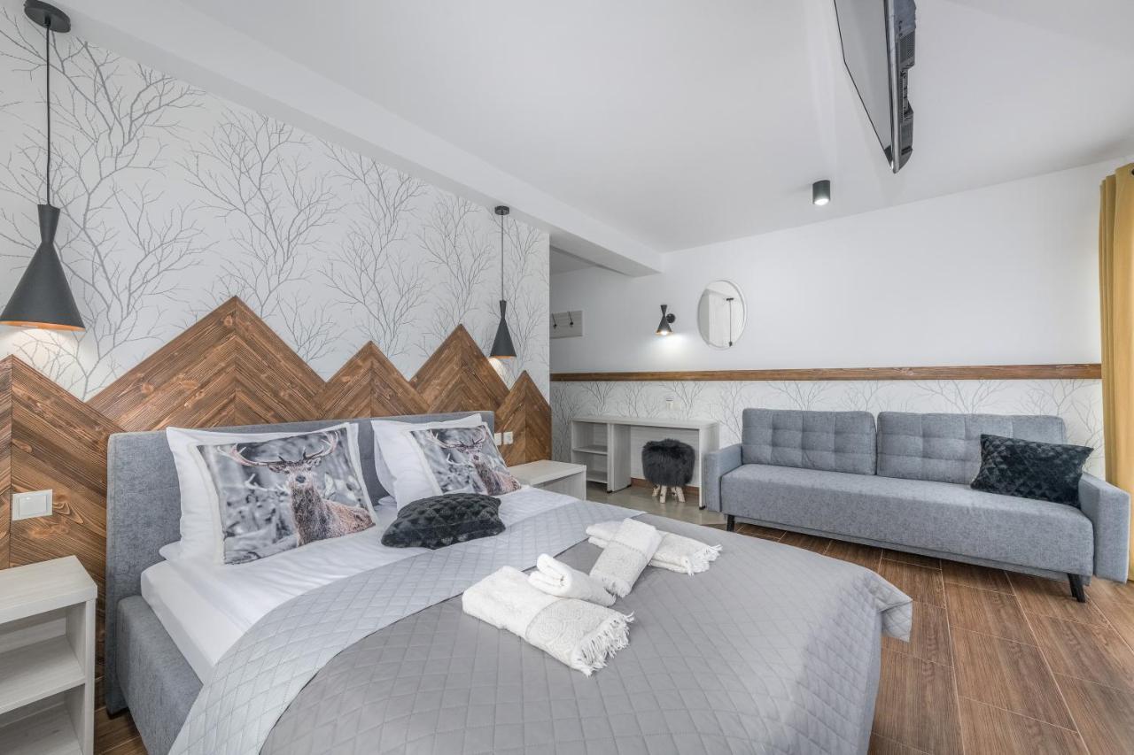 Bialy Jelen Z Basenem I Jacuzzi Bed & Breakfast Ostrowsko Екстериор снимка