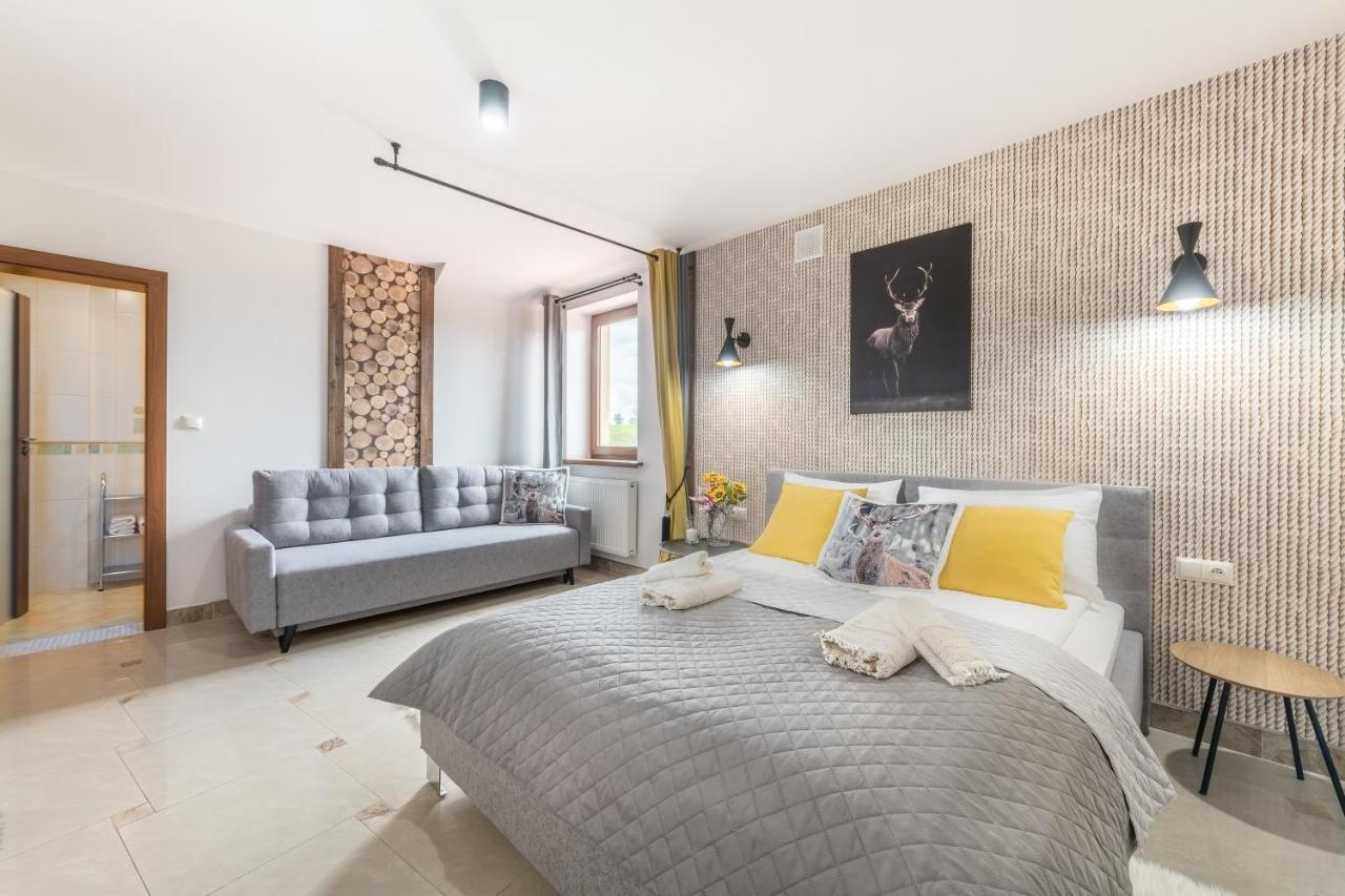 Bialy Jelen Z Basenem I Jacuzzi Bed & Breakfast Ostrowsko Екстериор снимка