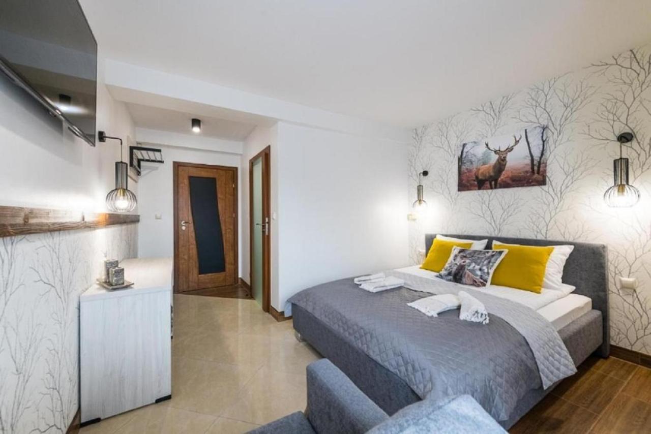 Bialy Jelen Z Basenem I Jacuzzi Bed & Breakfast Ostrowsko Екстериор снимка