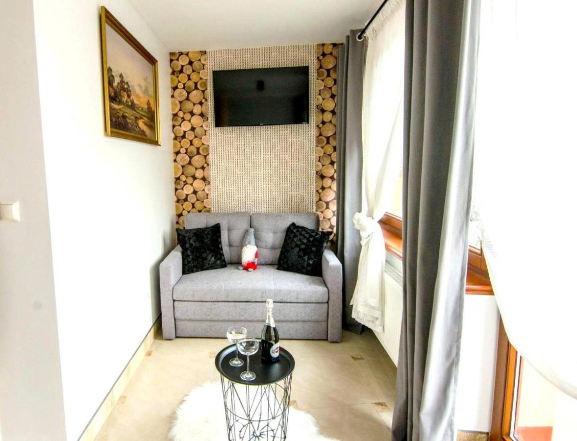 Bialy Jelen Z Basenem I Jacuzzi Bed & Breakfast Ostrowsko Екстериор снимка