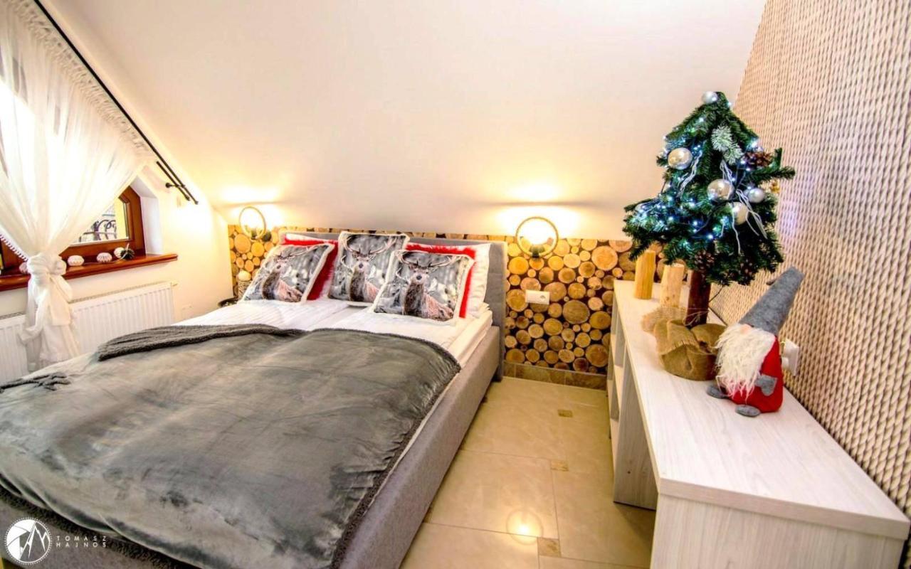 Bialy Jelen Z Basenem I Jacuzzi Bed & Breakfast Ostrowsko Екстериор снимка